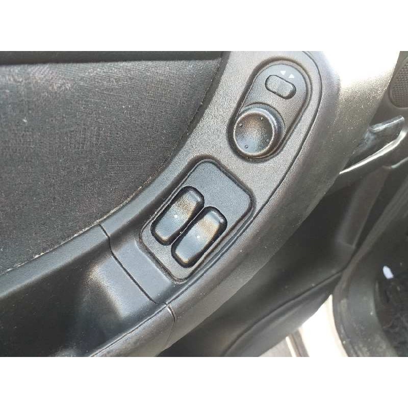 Recambio de mando elevalunas delantero izquierdo para opel zafira a club referencia OEM IAM 90561088  