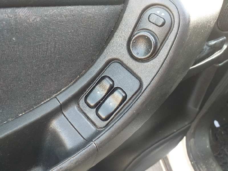 Recambio de mando elevalunas delantero izquierdo para opel zafira a club referencia OEM IAM 90561088  