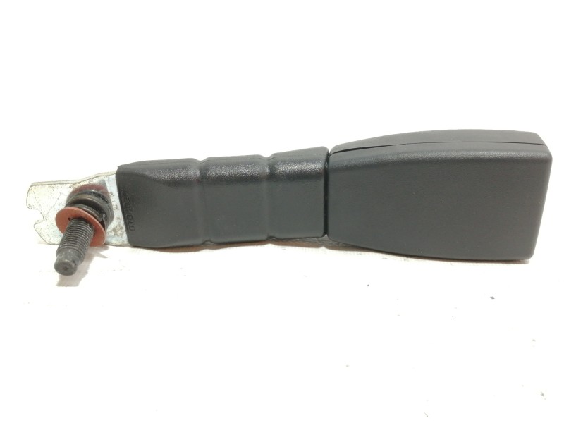 Recambio de enganche cinturon delantero derecho para kia picanto 1.1 crdi active referencia OEM IAM 8884007000HU  