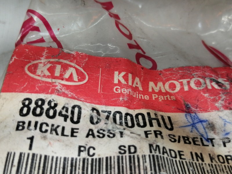 Recambio de enganche cinturon delantero derecho para kia picanto 1.1 crdi active referencia OEM IAM 8884007000HU  