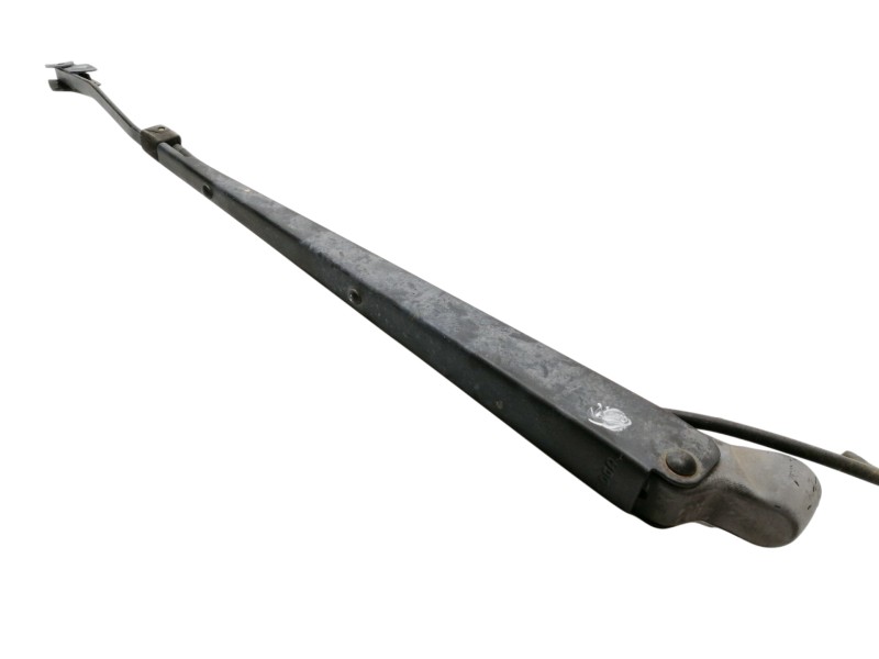 Recambio de brazo limpia delantero derecho para nissan cabstar 01.04  cabina simple cabina individual referencia OEM IAM   