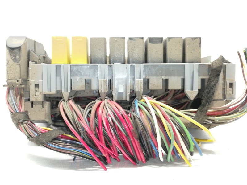 Recambio de caja reles / fusibles para opel zafira a club referencia OEM IAM 24412497  