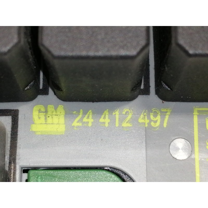 Recambio de caja reles / fusibles para opel zafira a club referencia OEM IAM 24412497  