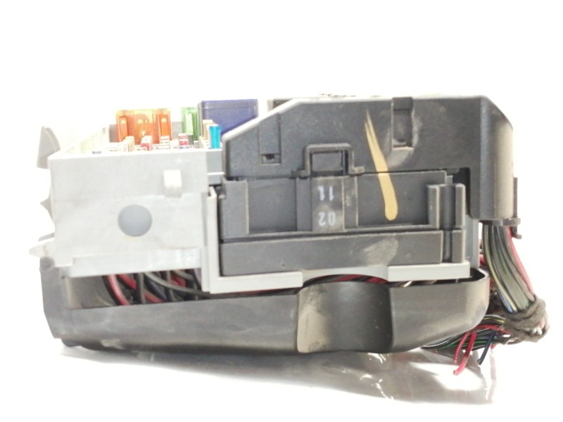 Recambio de caja reles / fusibles para opel zafira a club referencia OEM IAM 24412497  