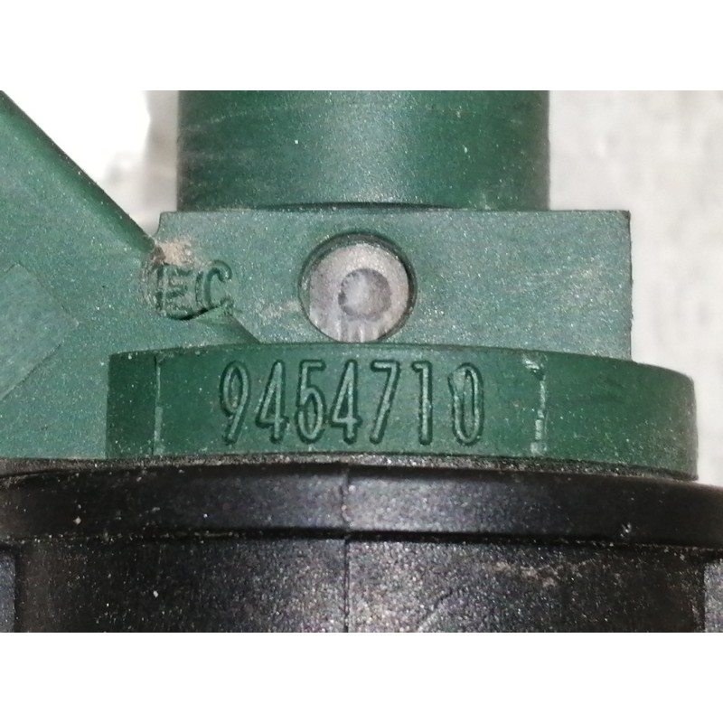 Recambio de inyector para volvo s40 berlina 1.8 16v referencia OEM IAM 9454710  