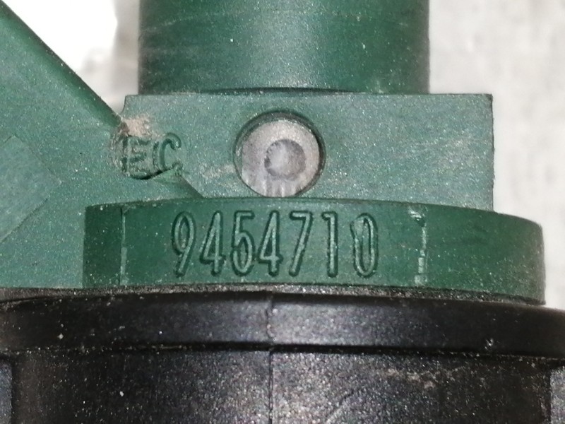 Recambio de inyector para volvo s40 berlina 1.8 16v referencia OEM IAM 9454710  