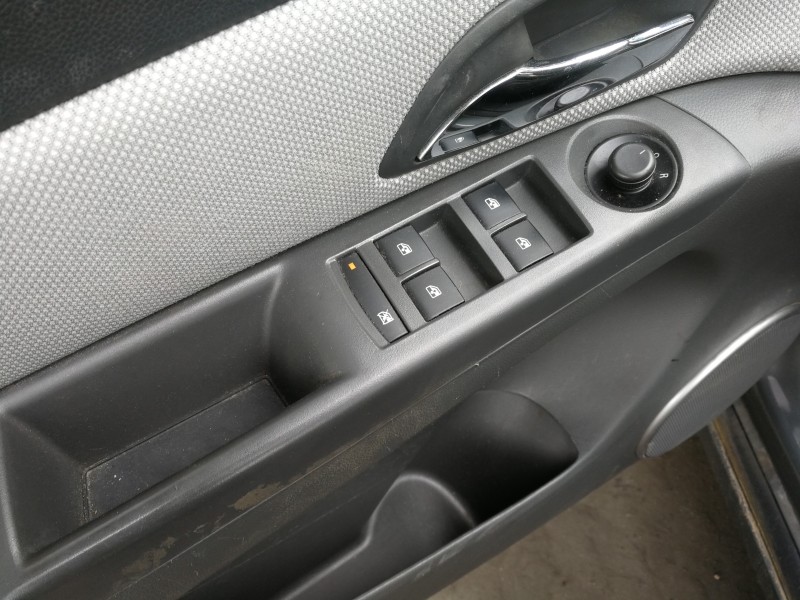 Recambio de mando elevalunas delantero izquierdo para chevrolet cruze lt referencia OEM IAM J300DTDKSY07  