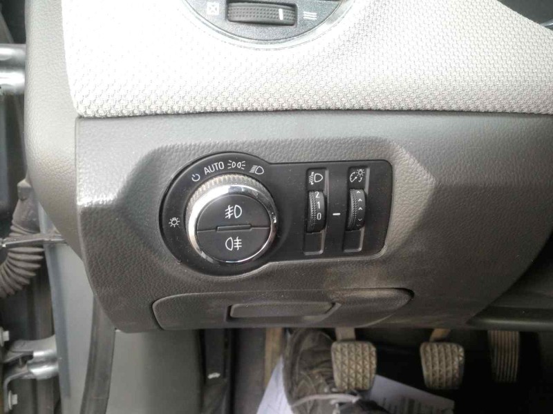 Recambio de mando luces para chevrolet cruze lt referencia OEM IAM 13301752 251508 