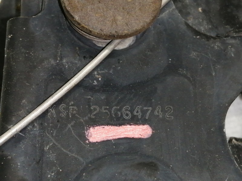 Recambio de cerradura capot para cadillac cts 3.2 elegance referencia OEM IAM 25664742  