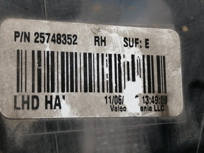 Recambio de faro derecho para cadillac cts 3.2 elegance referencia OEM IAM 25748352 PRECIO AJUSTADO A SU ESTADO 61A30020302