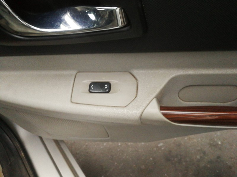 Recambio de mando elevalunas trasero derecho para cadillac cts 3.2 elegance referencia OEM IAM 25750264  