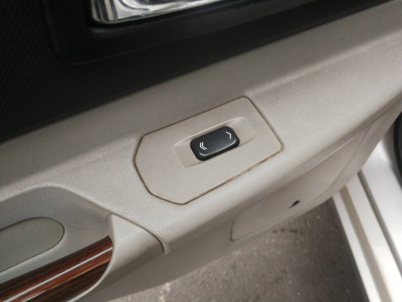 Recambio de mando elevalunas trasero izquierdo para cadillac cts 3.2 elegance referencia OEM IAM 25750264  