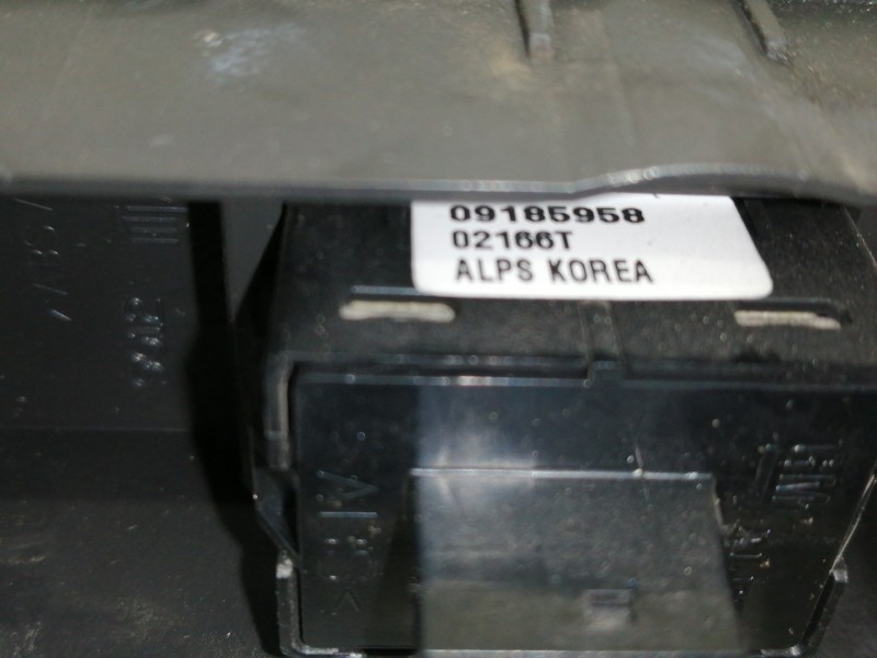 Recambio de mando elevalunas delantero derecho para opel vectra c berlina club referencia OEM IAM 09185958  