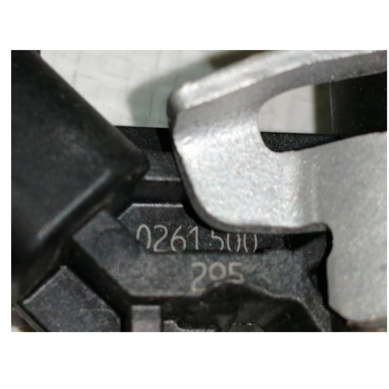 Recambio de inyector para peugeot 3008 gt line referencia OEM IAM 0261500295  