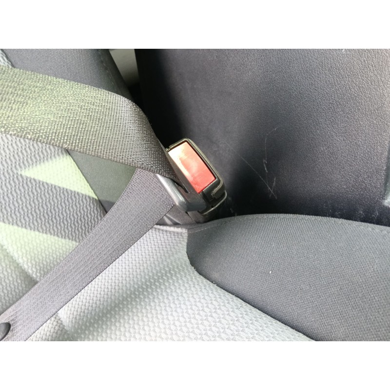 Recambio de enganche cinturon delantero derecho para dodge nitro 2.8 crd 4wd referencia OEM IAM   