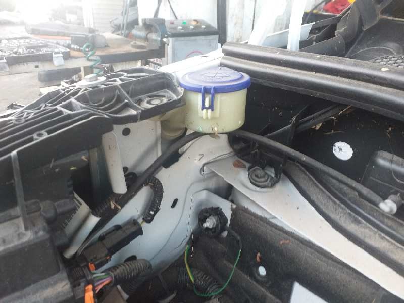 Recambio de deposito limpia para peugeot 3008 gt line referencia OEM IAM   