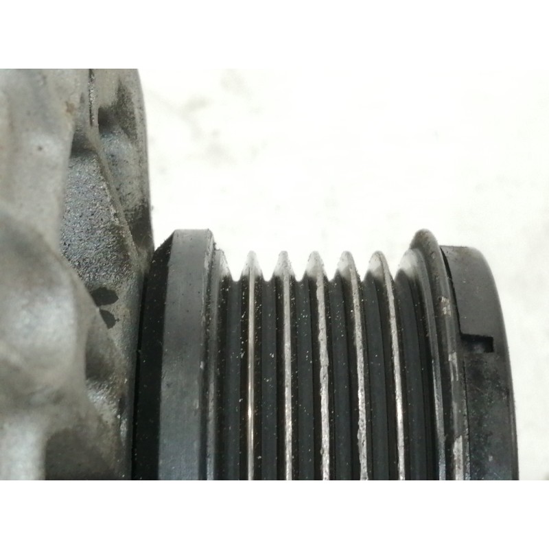 Recambio de alternador para ford fiesta (cb1) ghia referencia OEM IAM 933190476 TG12C38 