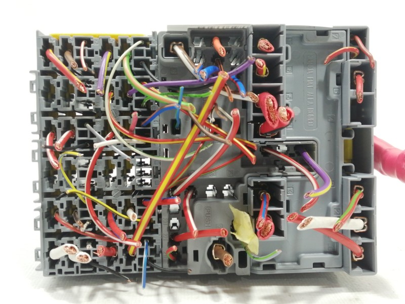 Recambio de caja reles / fusibles para fiat 500 x (334) urban referencia OEM IAM 51882145  