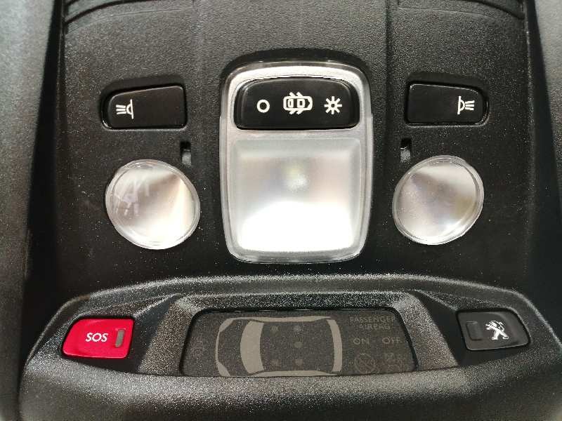 Recambio de luz interior para peugeot 3008 gt line referencia OEM IAM 9812595380  
