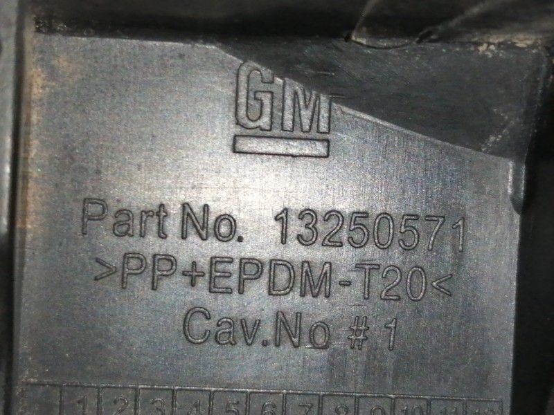 Recambio de soporte faro derecho para opel insignia berlina cosmo referencia OEM IAM 13250571 13250571 