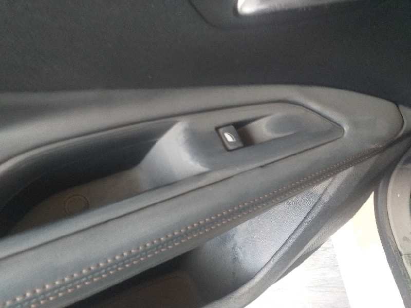 Recambio de mando elevalunas trasero izquierdo para peugeot 3008 gt line referencia OEM IAM 9810515077  
