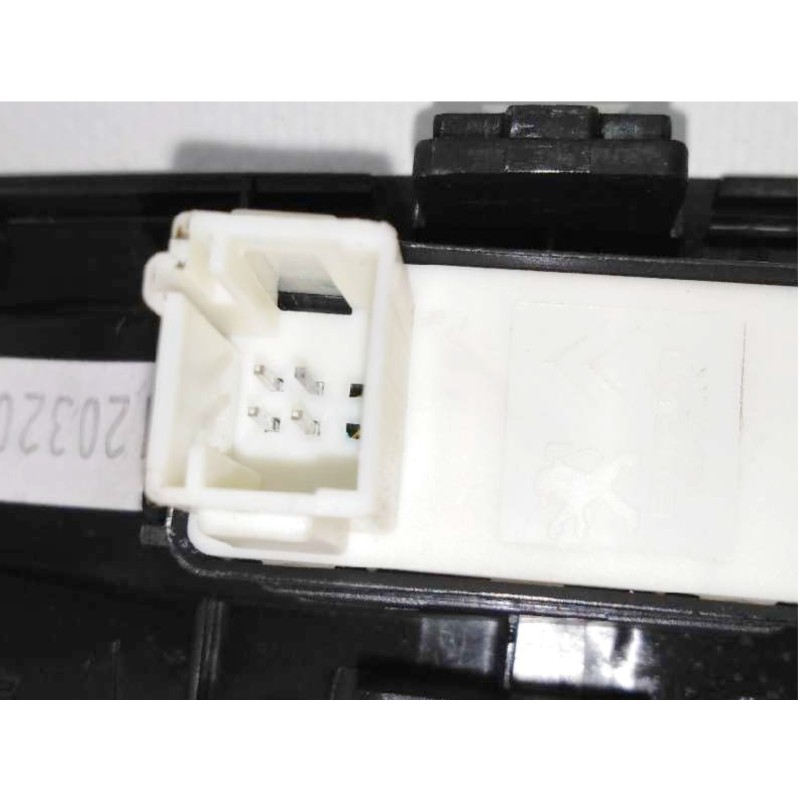 Recambio de mando elevalunas trasero izquierdo para peugeot 3008 gt line referencia OEM IAM 9810515077  