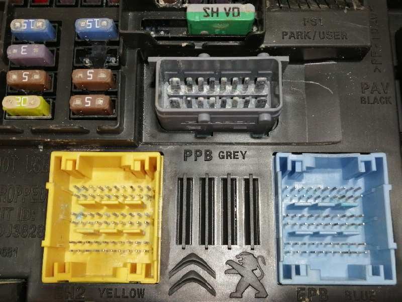 Recambio de caja reles / fusibles para peugeot 3008 gt line referencia OEM IAM 9819855080 981985508001 / 28550090 0691841612