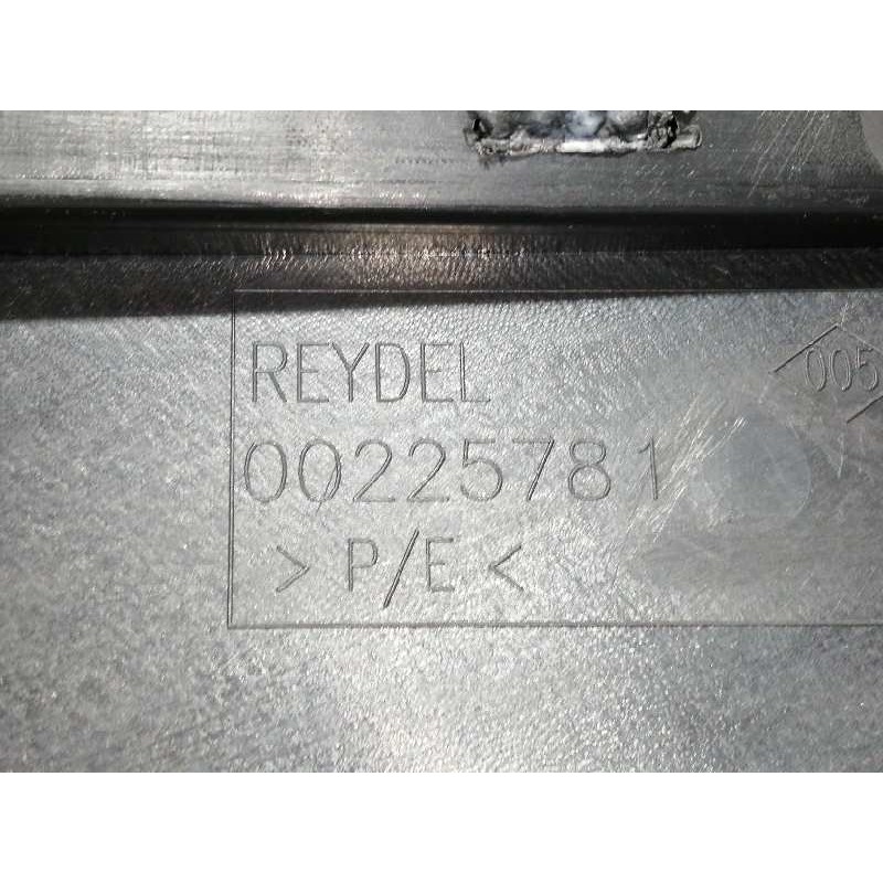 Recambio de guarnecido puerta trasera izquierda para peugeot 3008 gt line referencia OEM IAM 0022578  