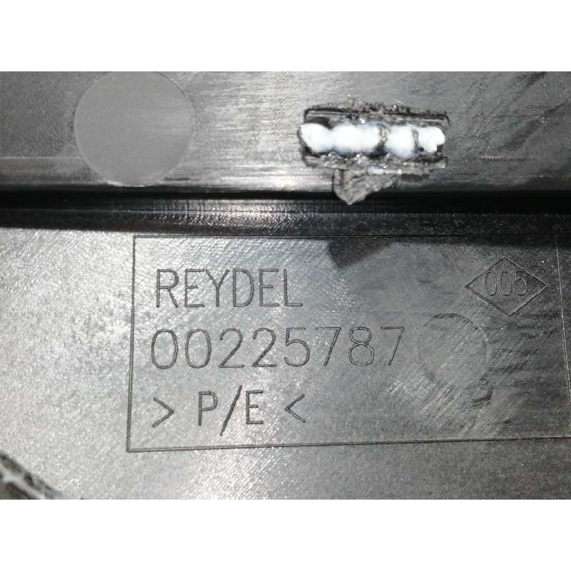 Recambio de guarnecido puerta trasera derecha para peugeot 3008 gt line referencia OEM IAM 00225787  