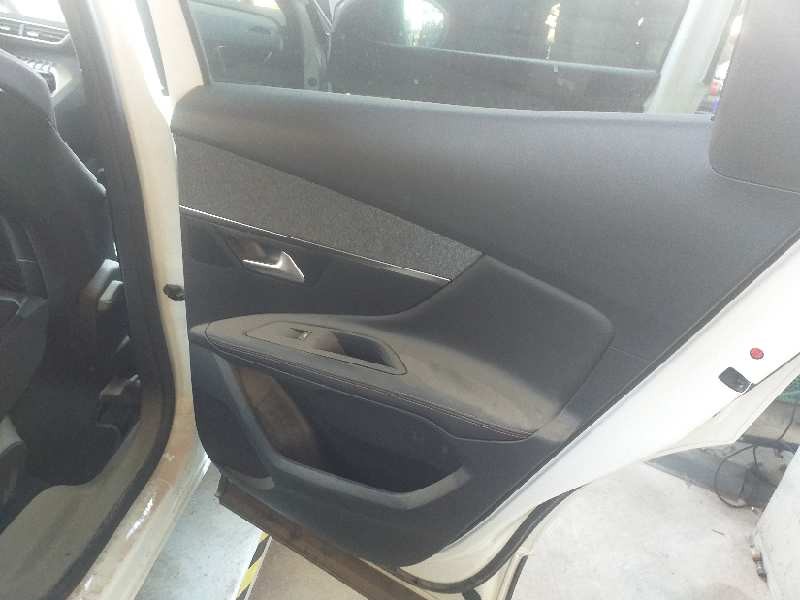 Recambio de guarnecido puerta trasera derecha para peugeot 3008 gt line referencia OEM IAM 00225787  