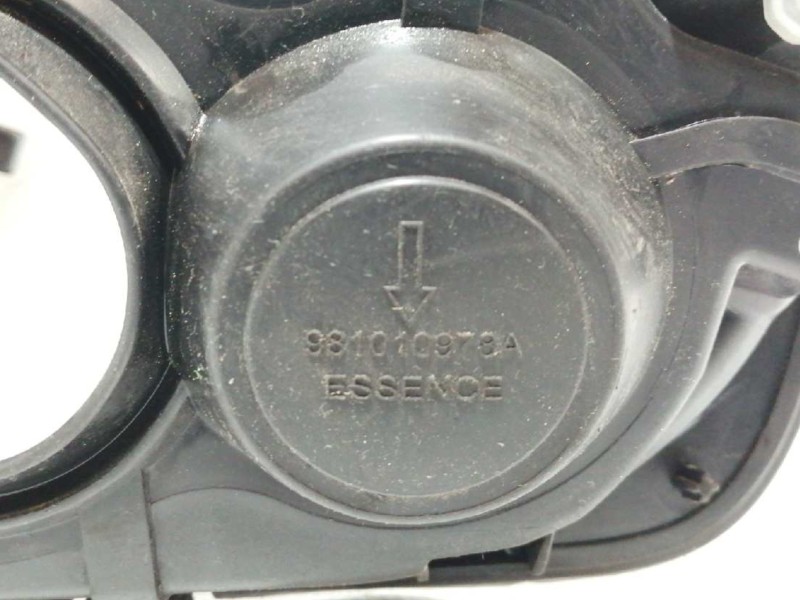 Recambio de tapa exterior combustible para peugeot 3008 gt line referencia OEM IAM 981010968A  