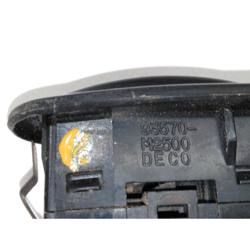Recambio de mando elevalunas delantero derecho para mitsubishi santamo (hyundai) santamo confort referencia OEM IAM 93570M2500  