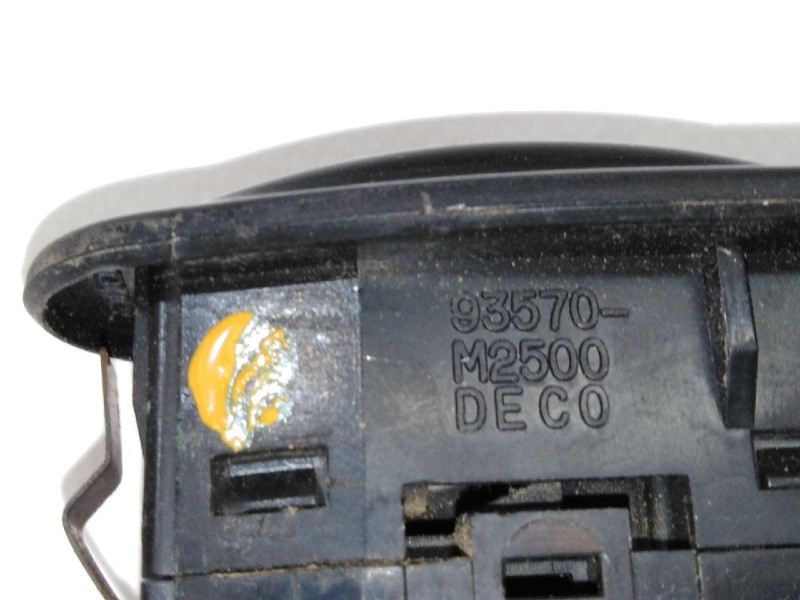 Recambio de mando elevalunas delantero derecho para mitsubishi santamo (hyundai) santamo confort referencia OEM IAM 93570M2500  