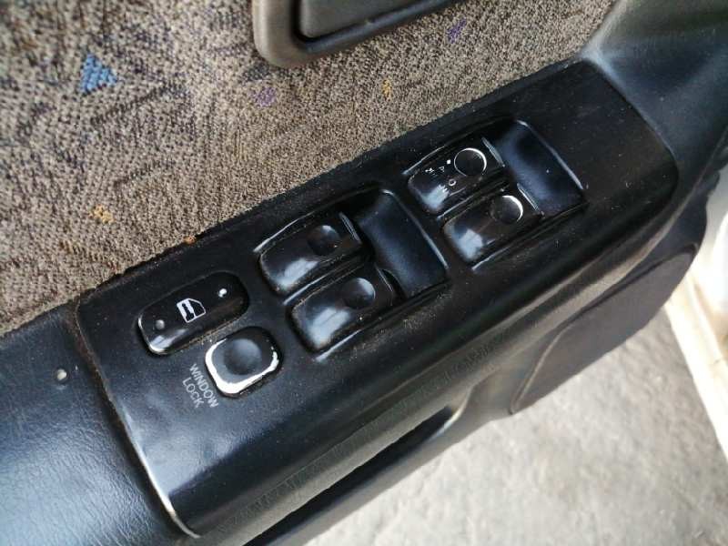 Recambio de mando elevalunas delantero izquierdo para mitsubishi santamo (hyundai) santamo confort referencia OEM IAM 93570M2100