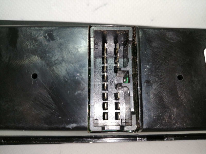 Recambio de mando elevalunas delantero izquierdo para mitsubishi santamo (hyundai) santamo confort referencia OEM IAM 93570M2100