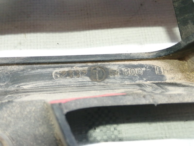 Recambio de rejilla delantera para nissan micra (k11) básico referencia OEM IAM 623226F600  