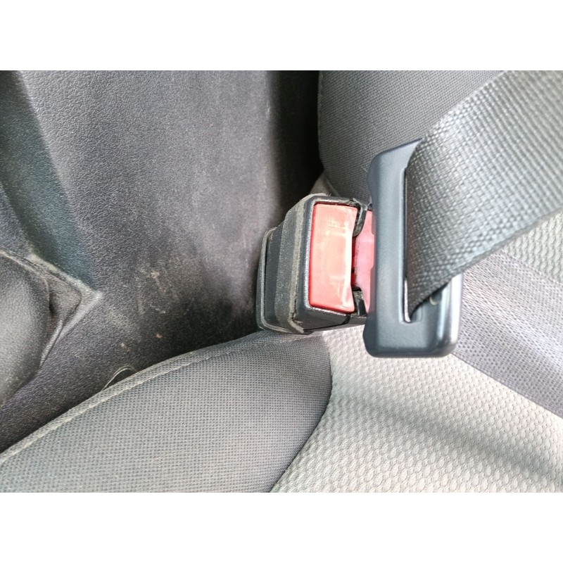 Recambio de enganche cinturon delantero izquierdo para dodge nitro 2.8 crd 4wd referencia OEM IAM   