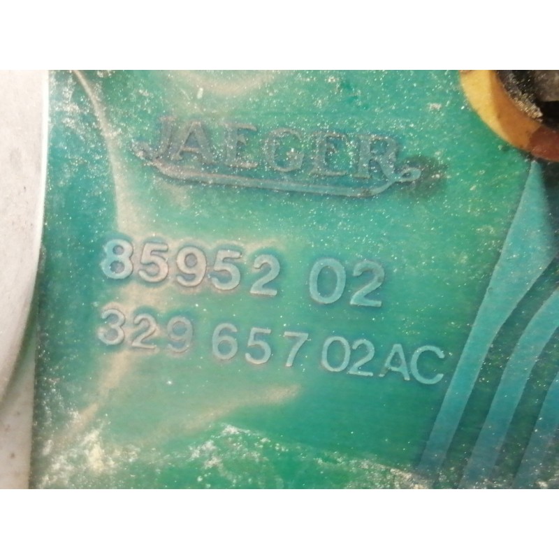 Recambio de cuadro instrumentos para peugeot 205 berlina 1.8 diesel cat referencia OEM IAM 32965702AC  