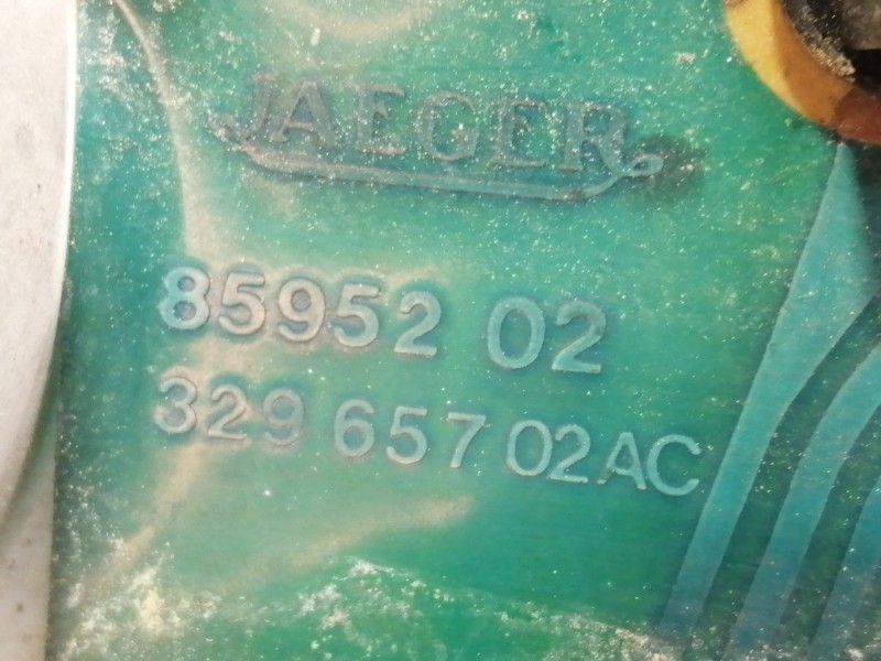 Recambio de cuadro instrumentos para peugeot 205 berlina 1.8 diesel cat referencia OEM IAM 32965702AC  