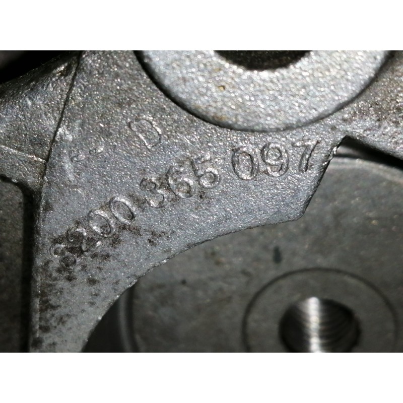 Recambio de soporte alternador para renault megane ii berlina 3p confort authentique referencia OEM IAM 8200365097  