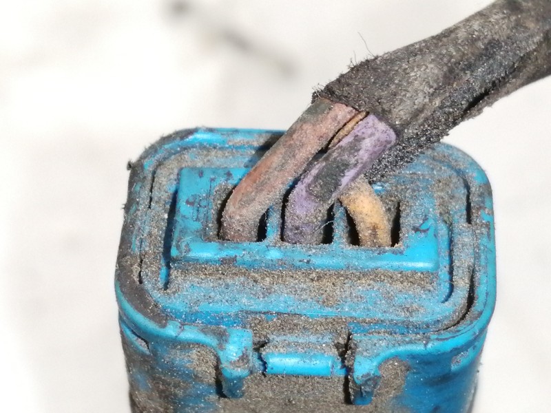 Recambio de filtro gasoil para citroën c4 sedan collection referencia OEM IAM 9305108C  