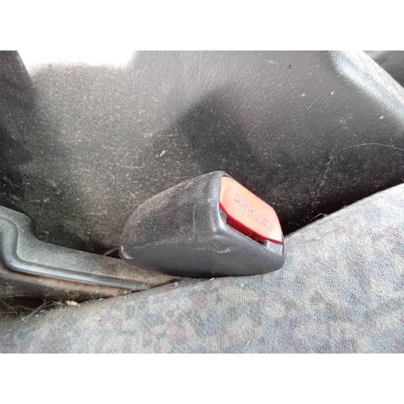 Recambio de enganche cinturon delantero derecho para nissan almera (n15) gx referencia OEM IAM NSB1085  
