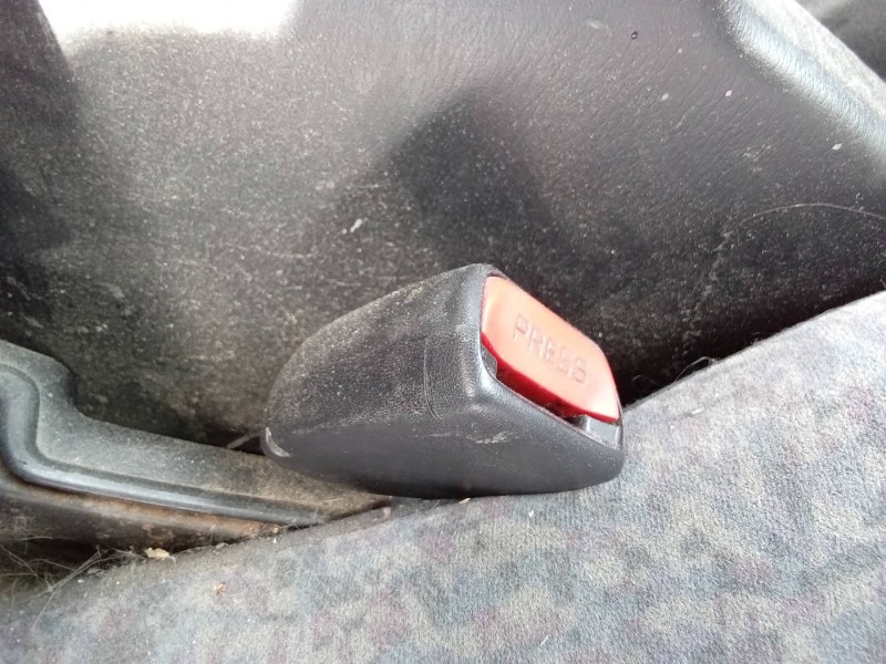 Recambio de enganche cinturon delantero derecho para nissan almera (n15) gx referencia OEM IAM NSB1085  