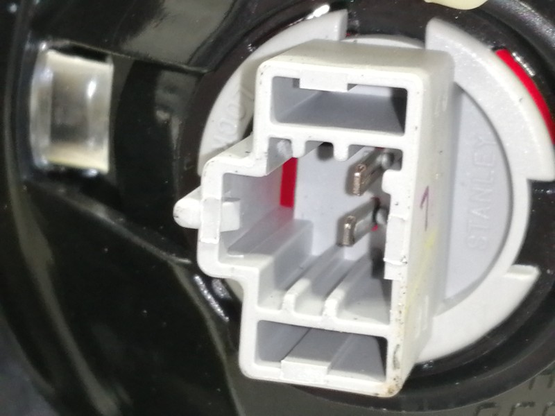 Recambio de piloto trasero izquierdo interior para mazda 3 berlina (bk) 1.6 vvt active referencia OEM IAM P2913L  