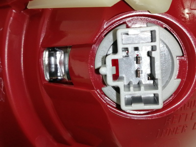 Recambio de piloto trasero izquierdo para mazda 3 berlina (bk) 1.6 crdt active referencia OEM IAM P2913L  