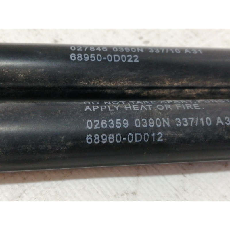 Recambio de amortiguadores maletero / porton para toyota yaris 1.0 cat referencia OEM IAM 689500D022  