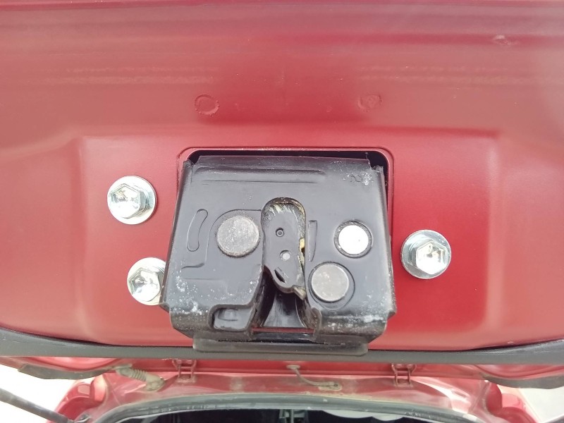 Recambio de cerradura maletero / porton para toyota yaris 1.0 cat referencia OEM IAM   