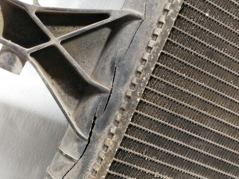 Recambio de radiador agua para volvo s60 berlina d5 referencia OEM IAM 8683214A  