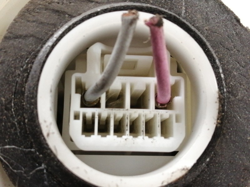 Recambio de cerradura puerta trasera izquierda para toyota yaris 1.0 cat referencia OEM IAM   