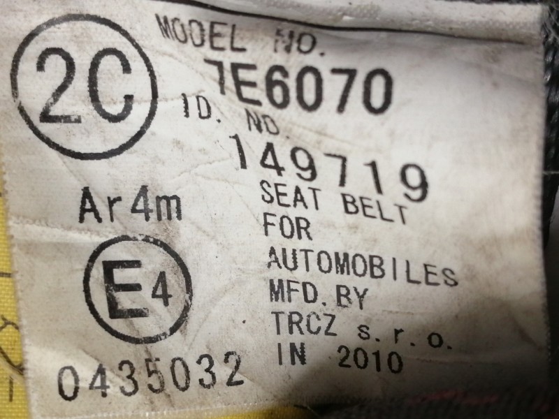 Recambio de cinturon seguridad trasero central para toyota yaris 1.0 cat referencia OEM IAM 7E6070  